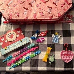 Emmy’s Pop Fidget Assorted Sets (Choice in pictures)